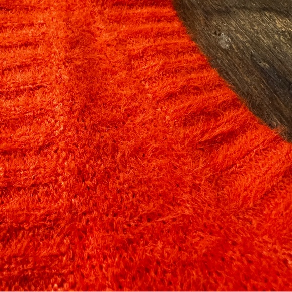 NWOT Fuzzy Vest Urban Outfitters - Picture 4 of 9